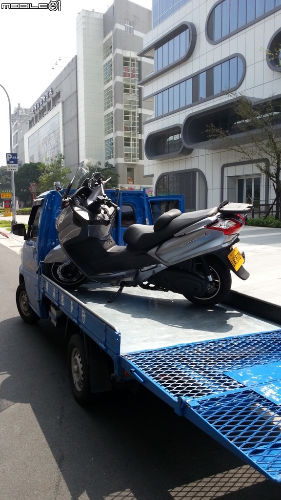 9/29早上發生在市民大道高架MAXSYM400故障事件,請車友立即檢查後輪ABS感應盤固定螺絲是否鬆弛以免造成行車危險