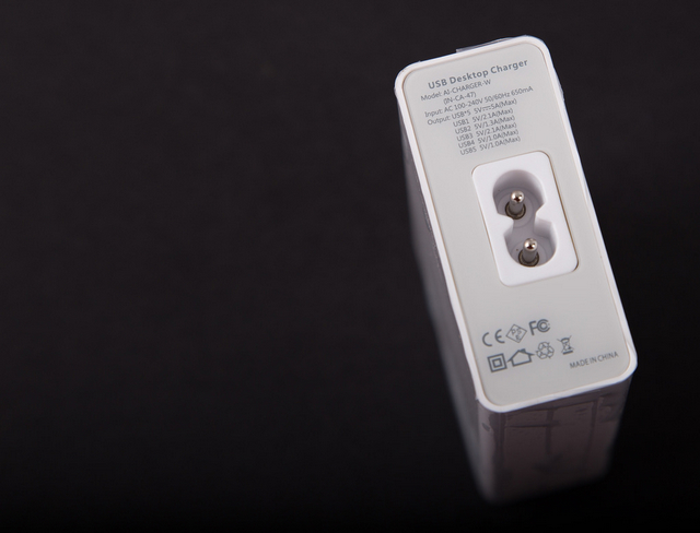 充電超快超方便的 Anidees 50W 桌上型USB充電器 5 & 6 PORT一起入手