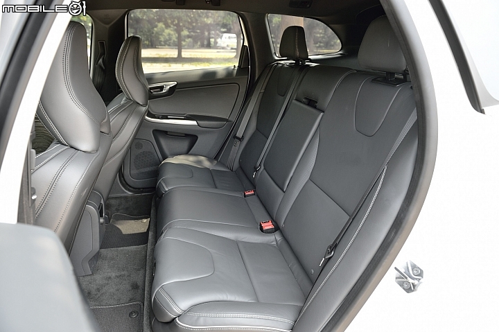 展現運動休旅特質 Volvo XC60 T5 R-Design 2014