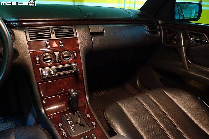 新入手十年老駒,w210 E230心得分享(更新水箱柵與大燈罩,後尾燈)