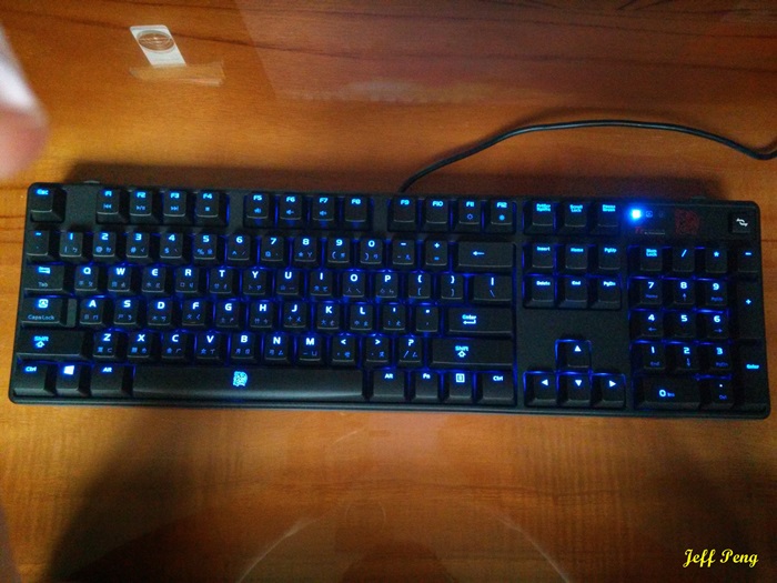 《簡易開箱文》Tt eSPORTS POSEIDON Z 波賽頓機械式鍵盤 (凱華青軸)