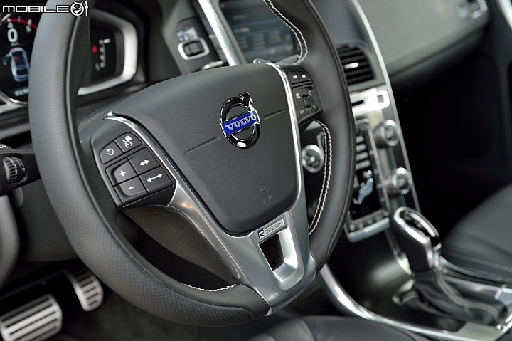 展現運動休旅特質 Volvo XC60 T5 R-Design 2014