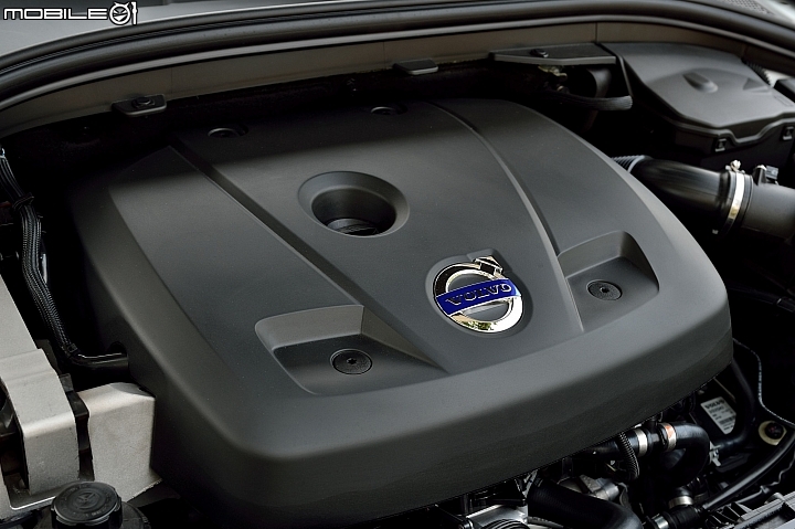 展現運動休旅特質 Volvo XC60 T5 R-Design 2014