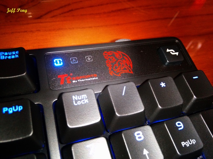 《簡易開箱文》Tt eSPORTS POSEIDON Z 波賽頓機械式鍵盤 (凱華青軸)
