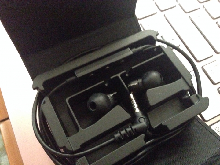 Denon C560R之開箱 ~蘋果系列訊源首選耳道~