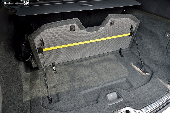 展現運動休旅特質 Volvo XC60 T5 R-Design 2014