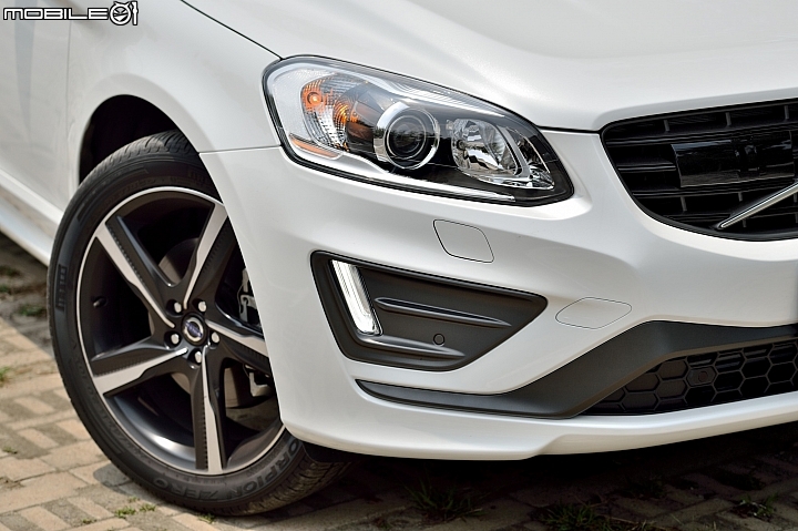 展現運動休旅特質 Volvo XC60 T5 R-Design 2014