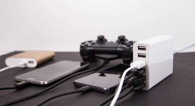 充電超快超方便的 Anidees 50W 桌上型USB充電器 5 & 6 PORT一起入手