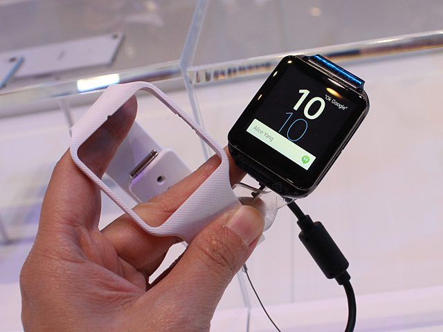 [IFA 2014]SONY穿戴大更新  SmartBand Talk搭載螢幕  SmartWatch 3改用Android Wear