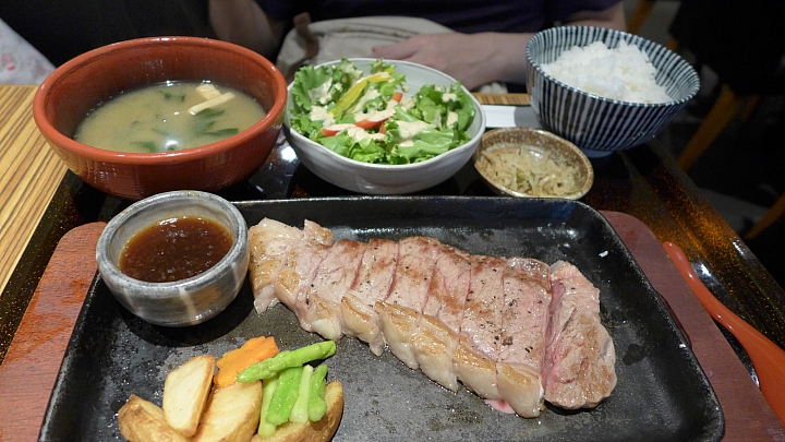 南京東路上靠近松江路的Yayoi定食