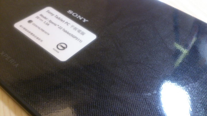 來分享你的Xperia z2 Tablet 的皮套吧~附iBuffalo BSHSBE23 耳機開箱