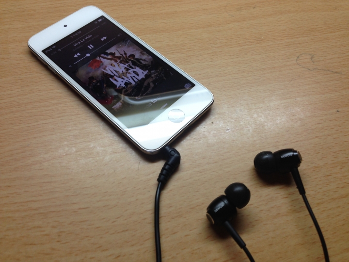 Denon C560R之開箱 ~蘋果系列訊源首選耳道~