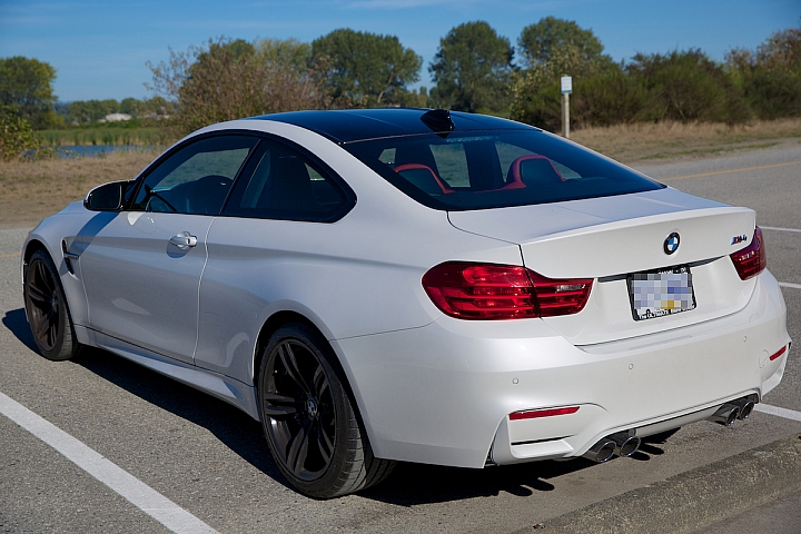 礦石白 BMW M4 Coupe 溫哥華代開箱