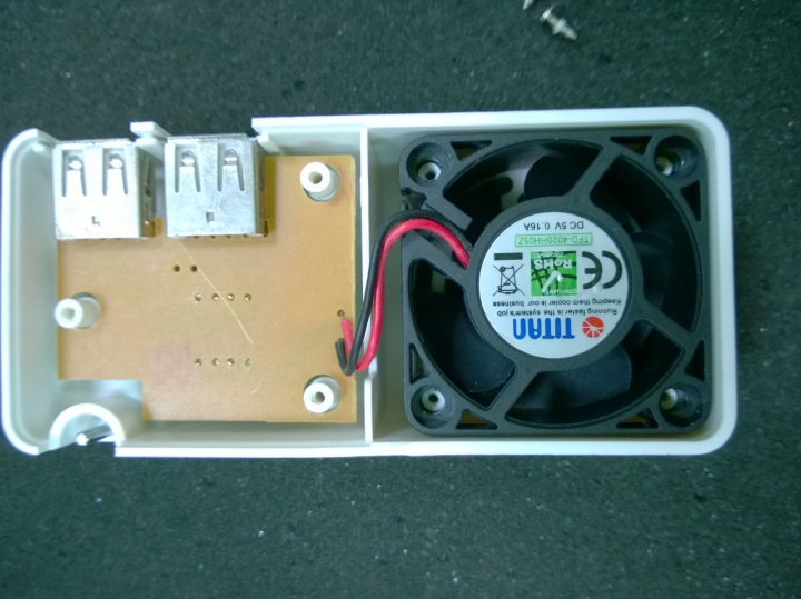 DIY~超省錢~路由器散熱器~(多媒體機上盒、MOD也適用)