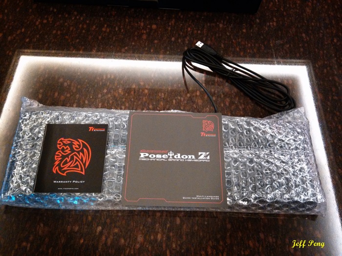《簡易開箱文》Tt eSPORTS POSEIDON Z 波賽頓機械式鍵盤 (凱華青軸)