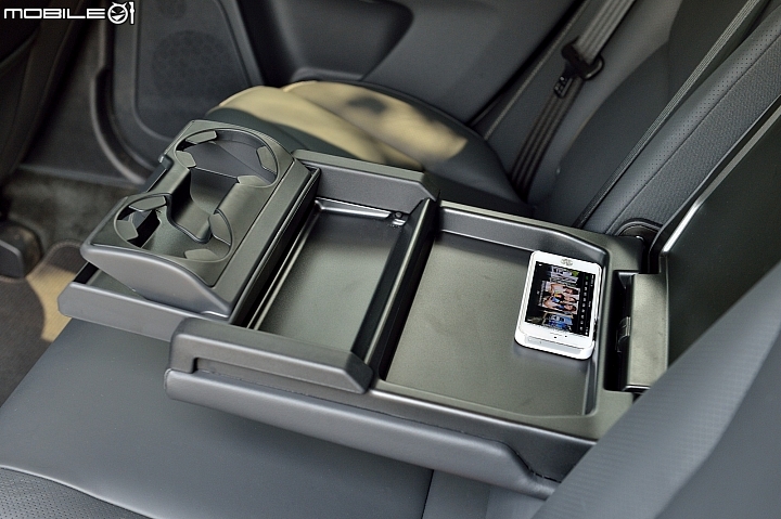 展現運動休旅特質 Volvo XC60 T5 R-Design 2014