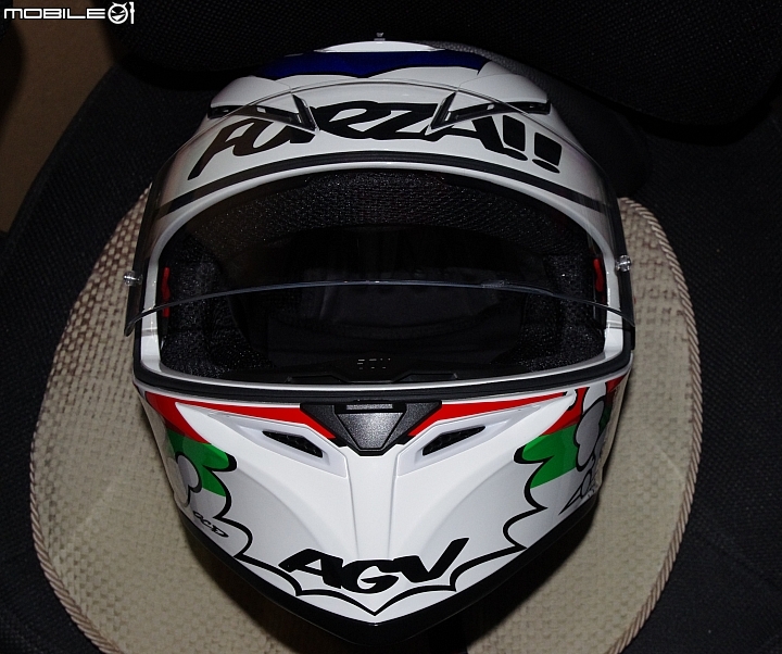 AGV K-3 SV Comic + Onza安全帽墊