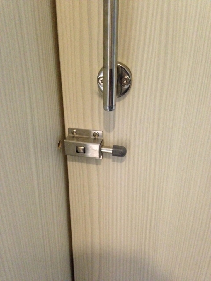 請問客浴使用這種鎖可以如何改善?