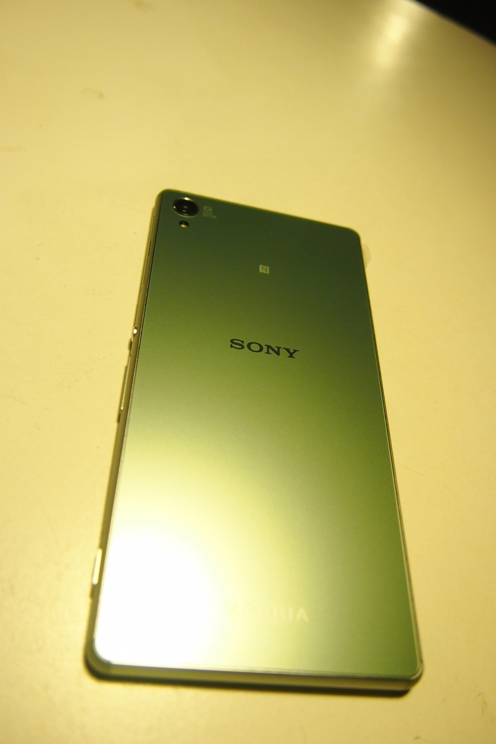 【開箱】SONY Z3 銀箔綠+攜碼中華全能平板全記錄