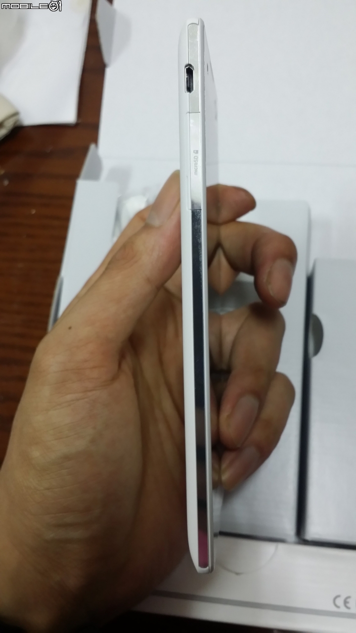 簡單開箱 SONY XPERIA C3 雪芙白