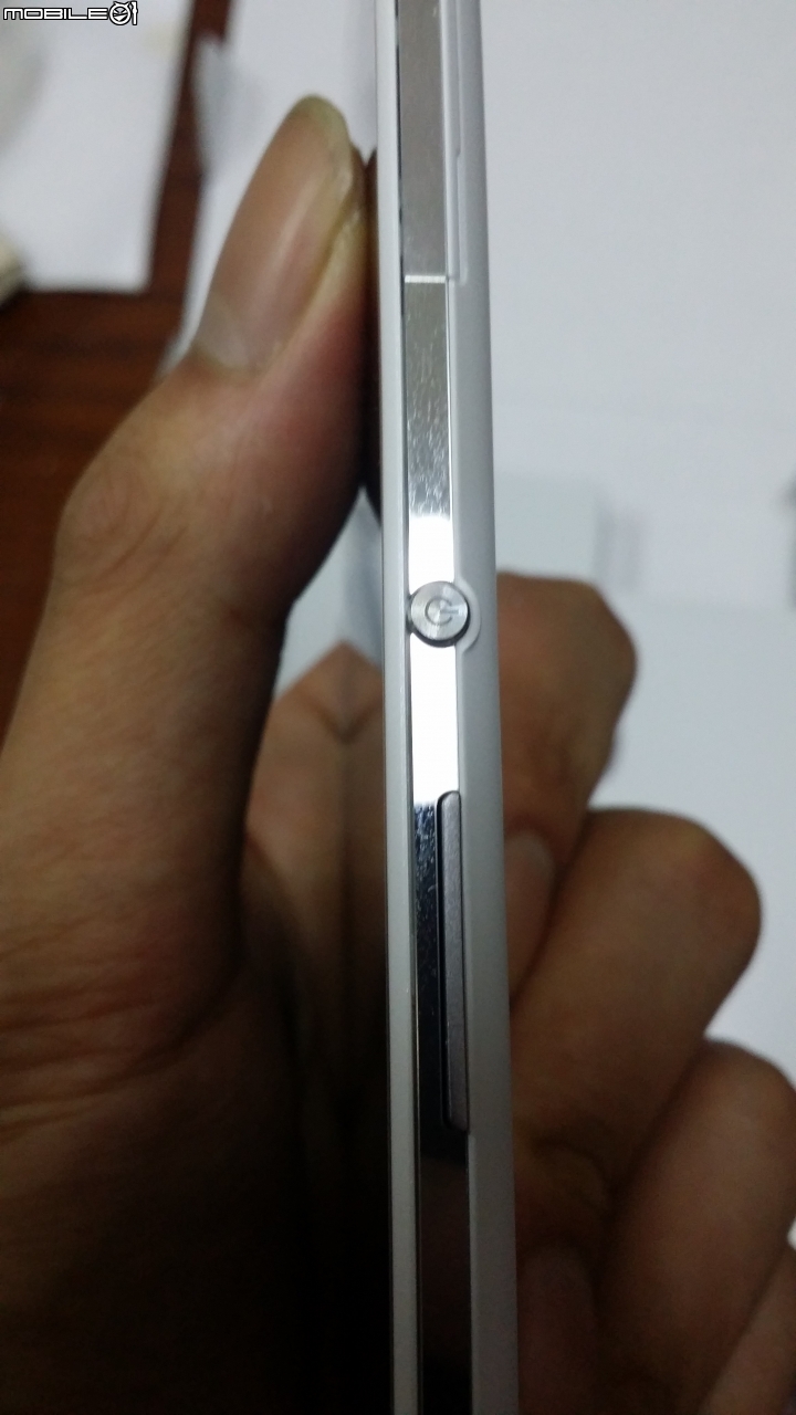 簡單開箱 SONY XPERIA C3 雪芙白