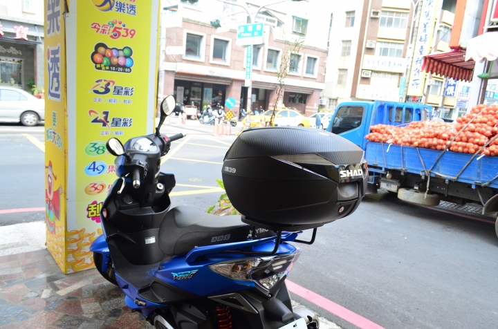 Racing king 雷霆 180 ABS 後架+SHAD SH-39 漢堡箱 開箱(圖多慎入)