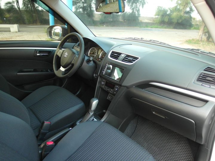 超不專業開箱文~白色 2015 NEW SWIFT GLX (圖多)