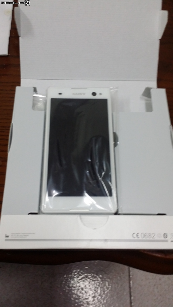 簡單開箱 SONY XPERIA C3 雪芙白