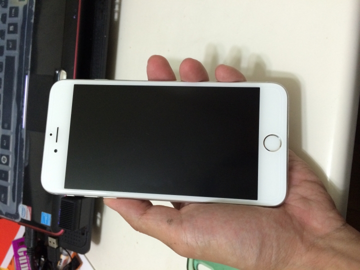 iPhone 6+ 銀色及原廠皮質保護殼