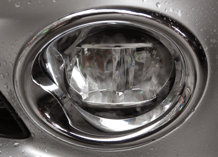 五個月的GS300h LED霧燈進水氣了!【10月9日更新】