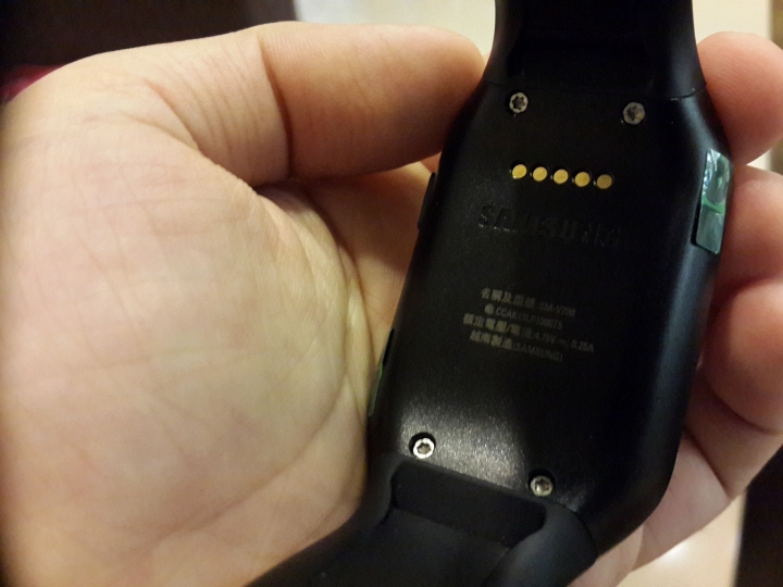 Galaxy Gear金屬接點生鏽維修