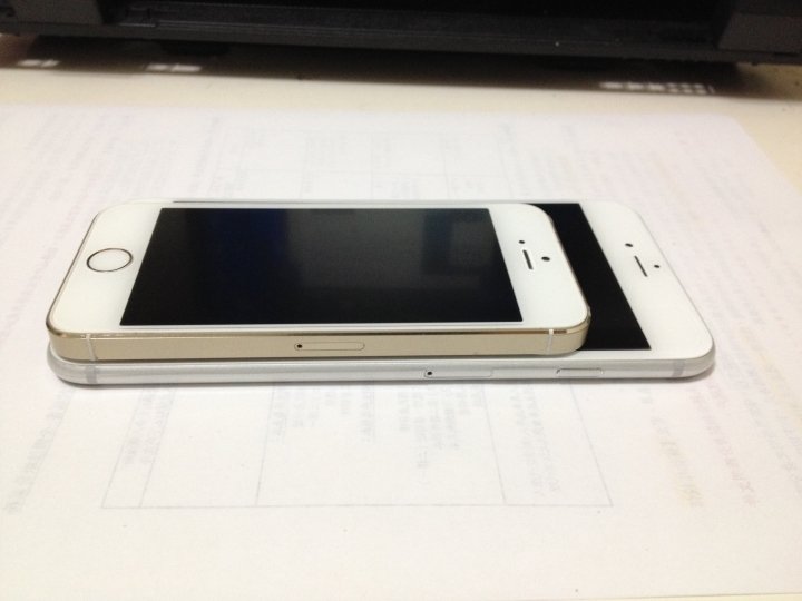 iPhone 6+ 銀色及原廠皮質保護殼