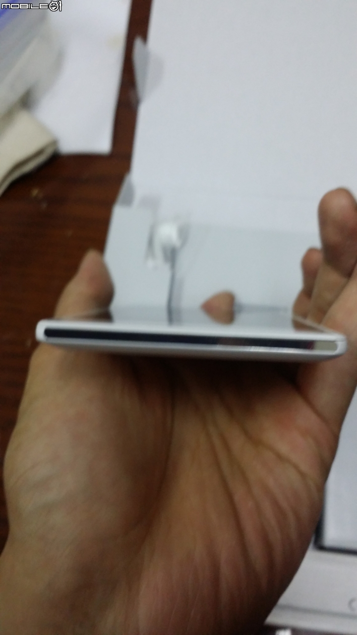 簡單開箱 SONY XPERIA C3 雪芙白