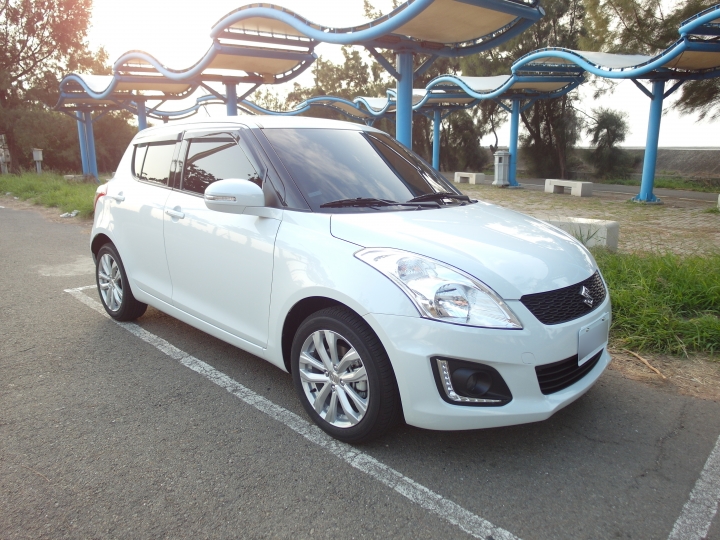 超不專業開箱文~白色 2015 NEW SWIFT GLX (圖多)