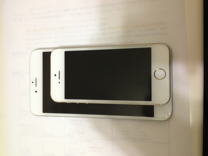 iPhone 6+ 銀色及原廠皮質保護殼