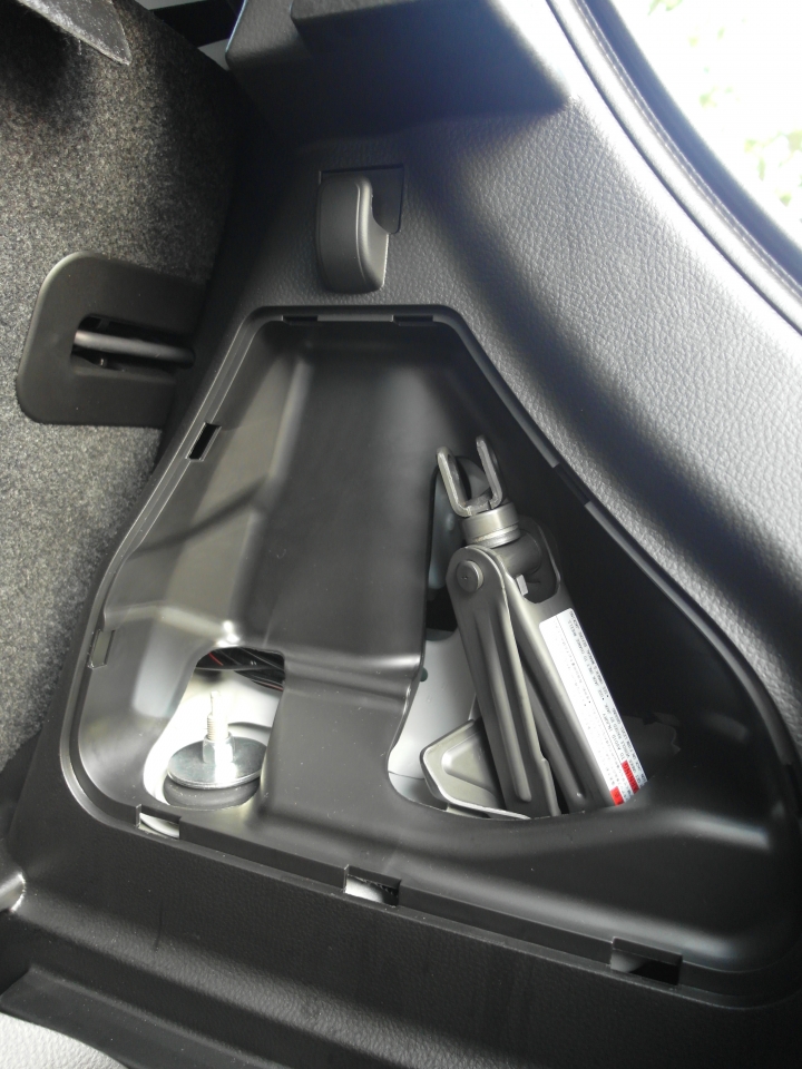 超不專業開箱文~白色 2015 NEW SWIFT GLX (圖多)