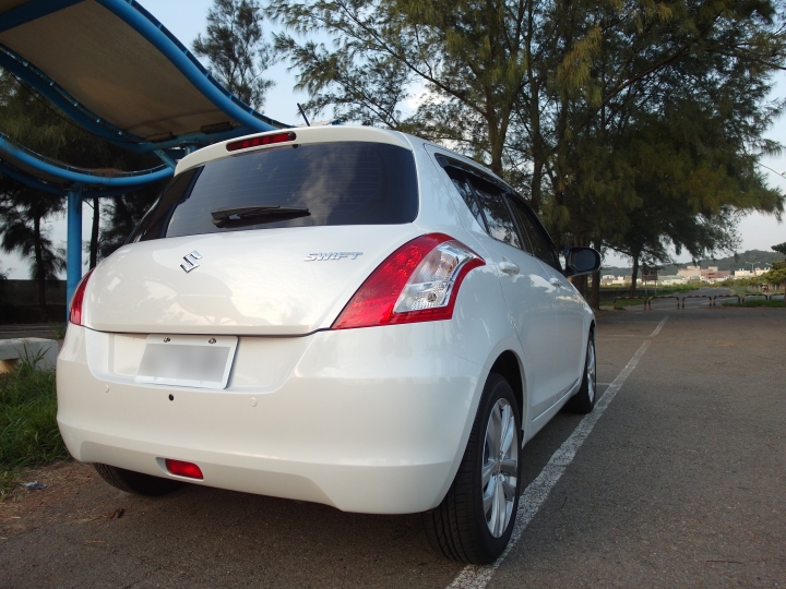超不專業開箱文~白色 2015 NEW SWIFT GLX (圖多)