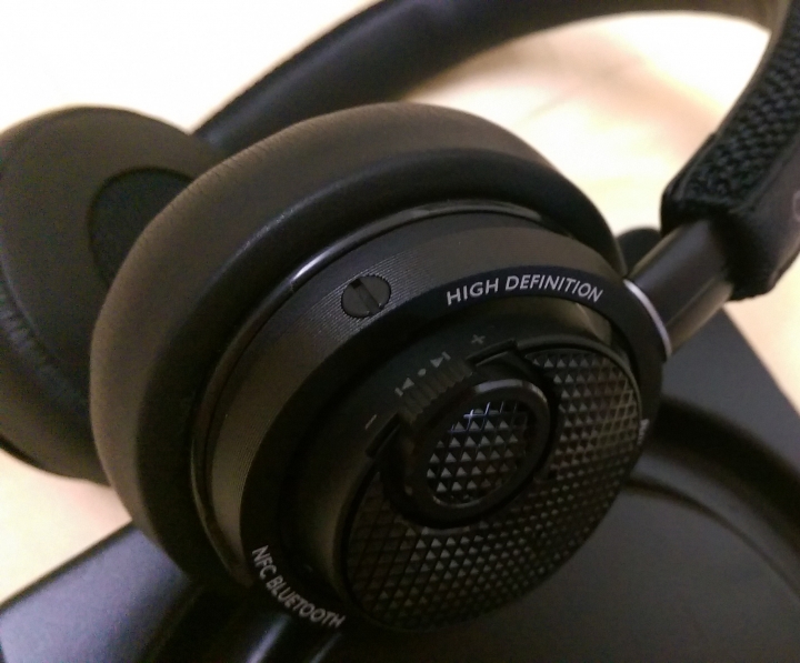PHILIPS Fidelio M2BT 來報到