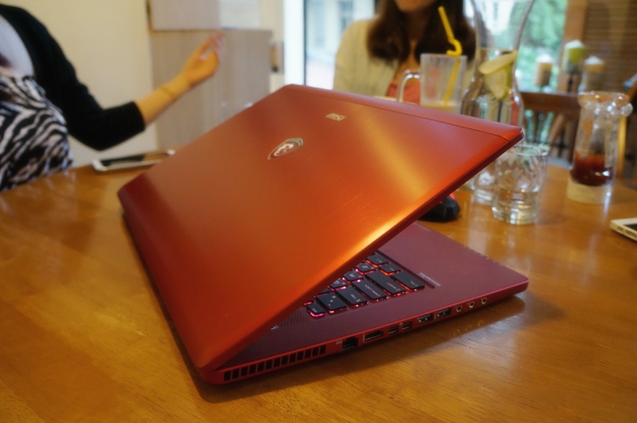 【開箱】筆電也要高調奢華,MSI GS70 Stealth Pro熱情紅