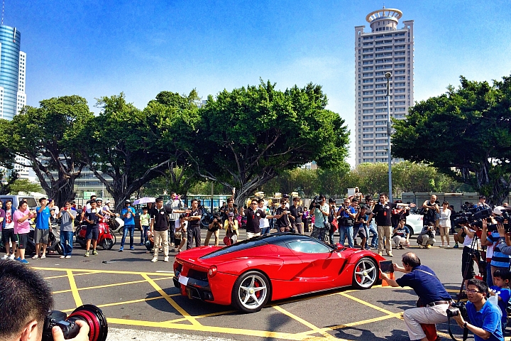 LaFerrari- Pure Metaphysics