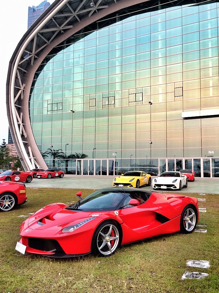 LaFerrari- Pure Metaphysics