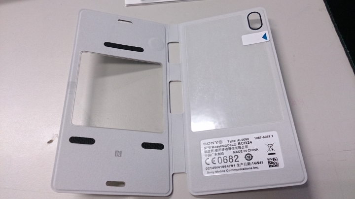 剛剛收到了SONY SCR24 白色皮套