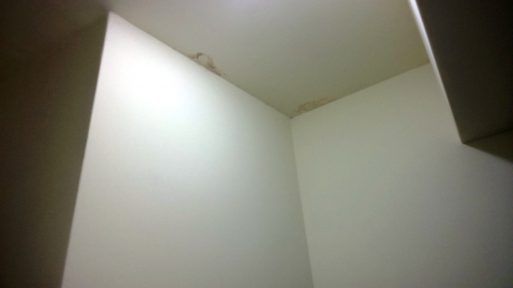 高雄新建案之這是壁癌還是水氣未乾?(12/6已找出原因,並修繕完成)