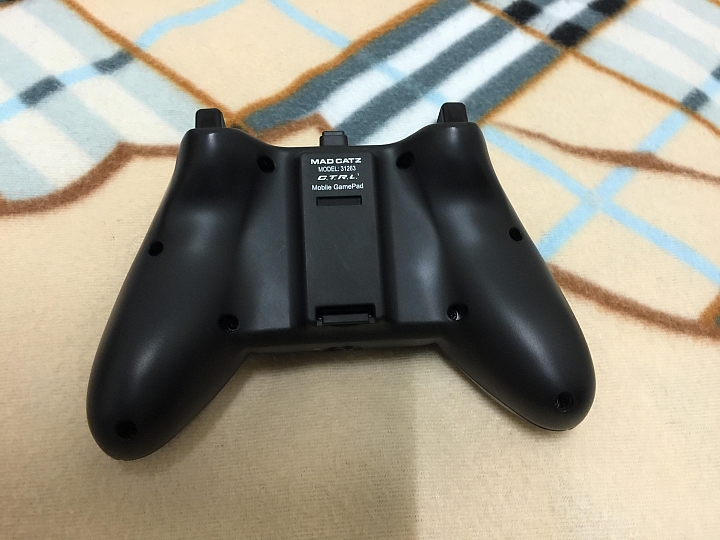 偽掌機 開箱 Madcatz ios 遊戲手把