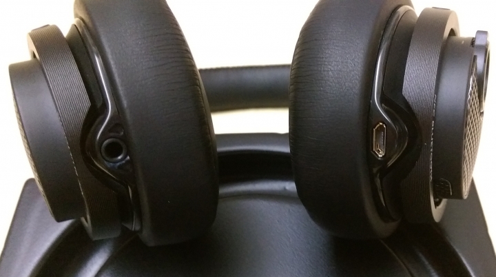 PHILIPS Fidelio M2BT 來報到