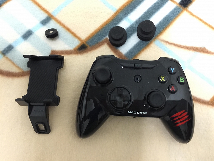 偽掌機 開箱 Madcatz ios 遊戲手把