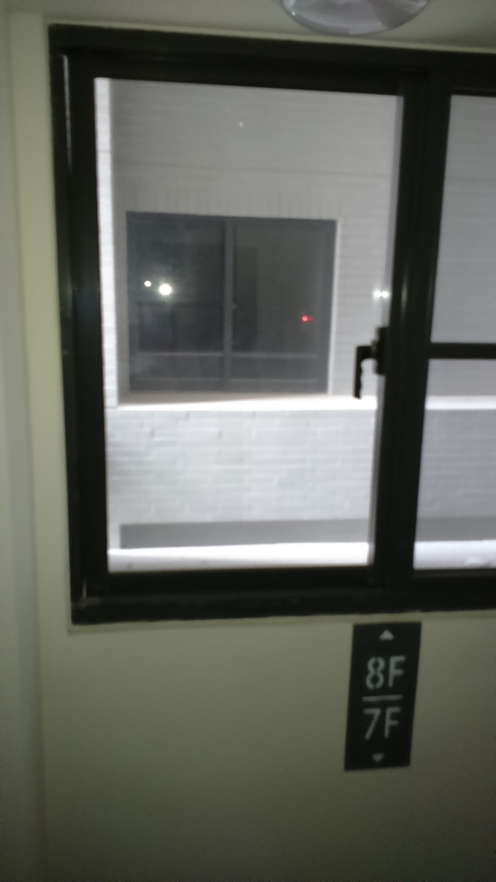 高雄新建案之這是壁癌還是水氣未乾?(12/6已找出原因,並修繕完成)