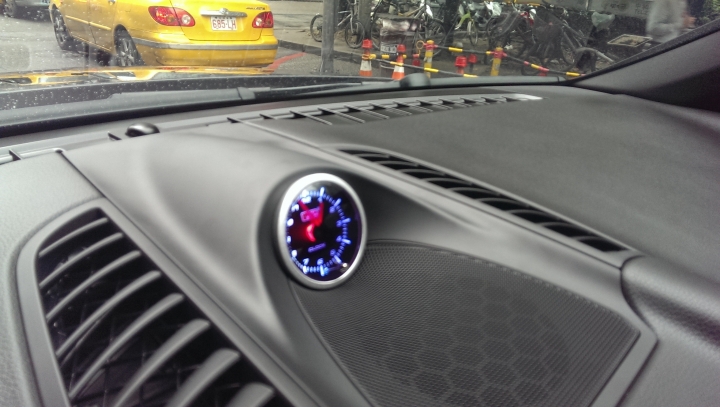 cayenne 軌跡標線倒車顯示及 Clock