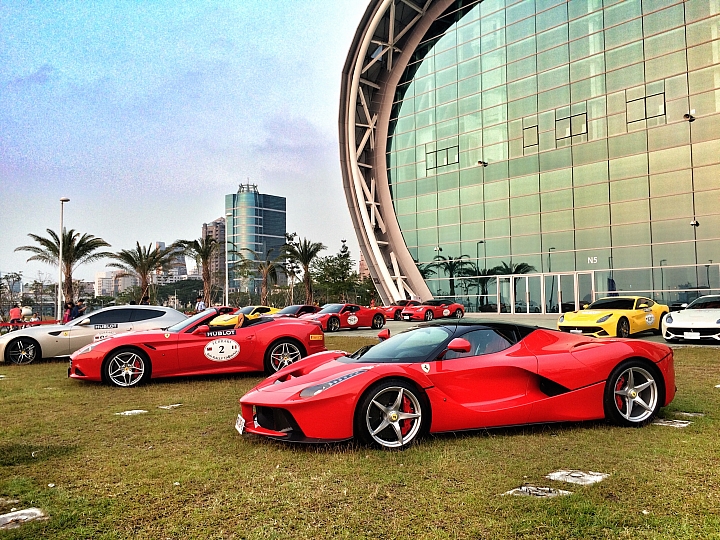 LaFerrari- Pure Metaphysics