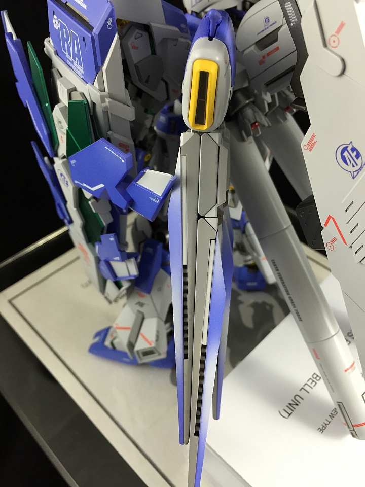 MG 1/100 Hi-ν GUNDAM With HWS & DE-SHILD